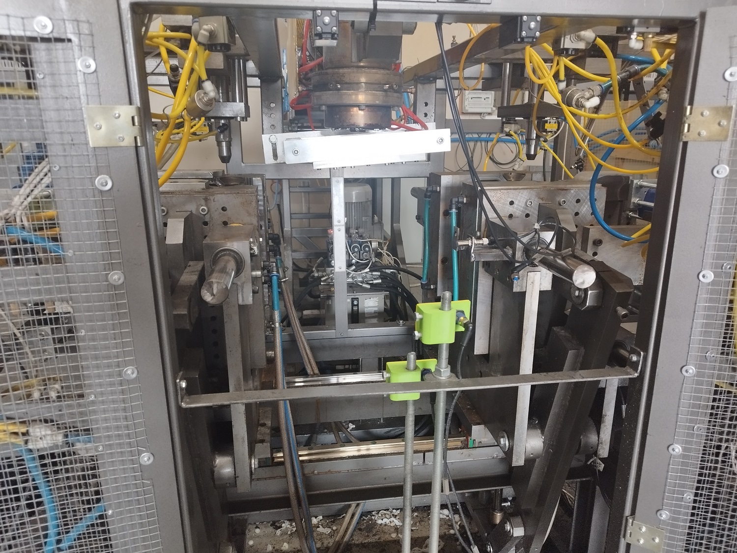 Zdjęcie ze szkolenia z programowania robotów przemysłowych.